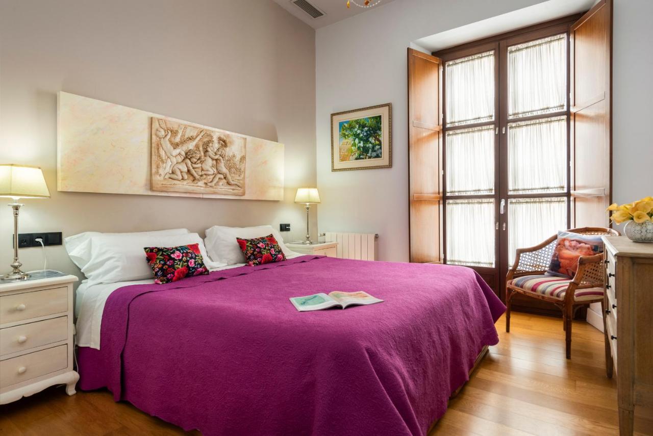 Cathedral Apartment, First Floor Sevilla Bagian luar foto