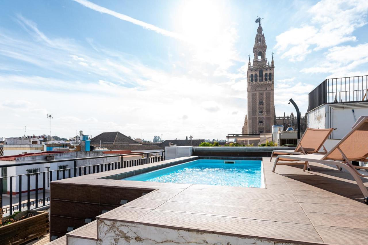 Cathedral Apartment, First Floor Sevilla Bagian luar foto