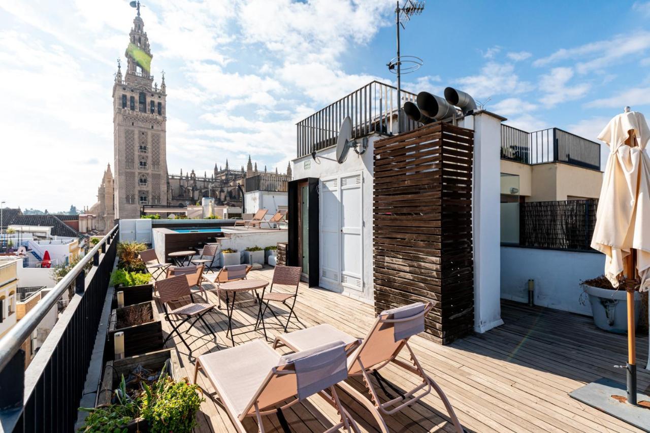 Cathedral Apartment, First Floor Sevilla Bagian luar foto