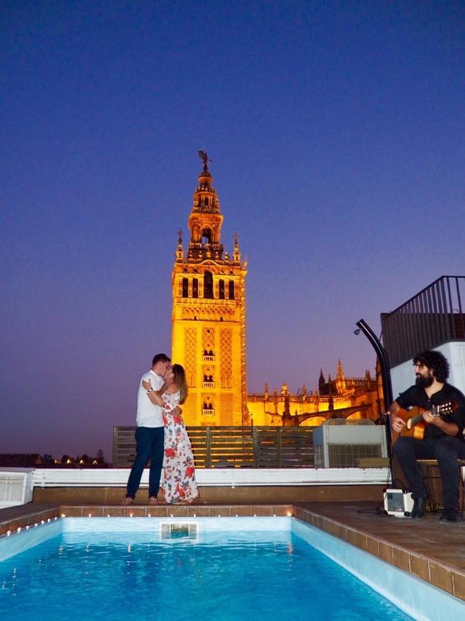 Cathedral Apartment, First Floor Sevilla Bagian luar foto