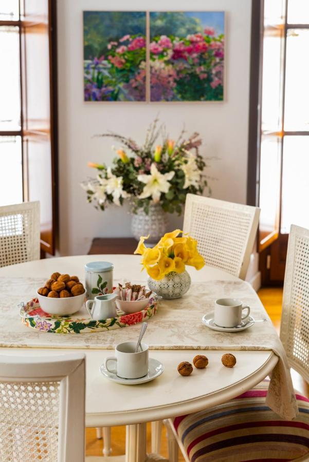Cathedral Apartment, First Floor Sevilla Bagian luar foto