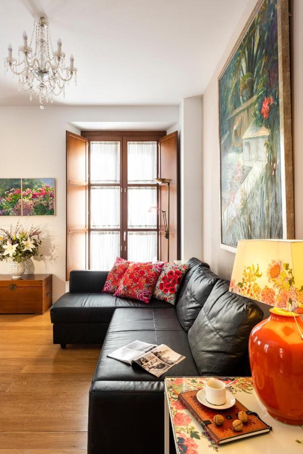 Cathedral Apartment, First Floor Sevilla Bagian luar foto
